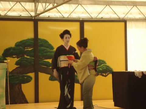 Vestizione della geisha e della oiran. Crespi Cup 2012.