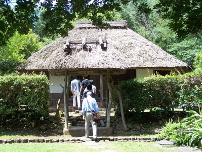 Entrando nel padiglione del té. Imabari, agosto 2009.
