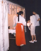Vendendo chochin nella notte di Obon. Nara 2007.