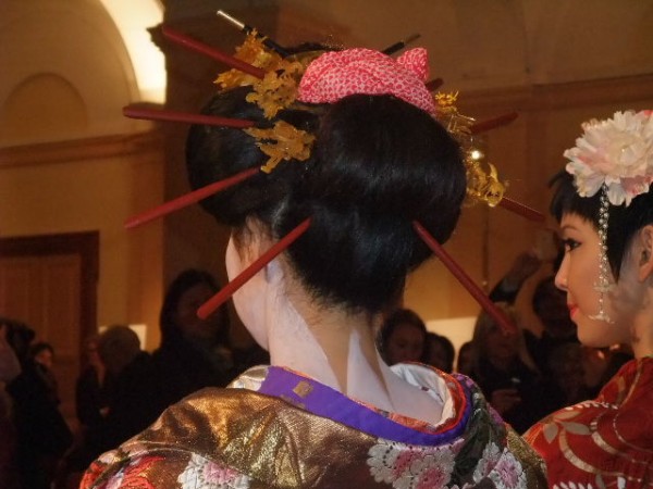 Lugano, 30 ottobre 2010, vestizione della geisha.